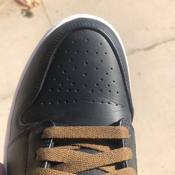 Nike Air Jordan 1 MID SZ 10 BLACK OLIVE RED - Picture 3 of 7